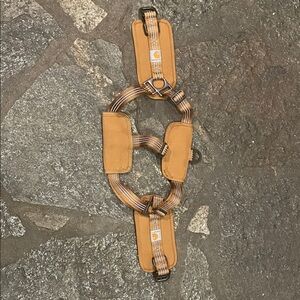 CARHARTDog Harness-Adjustable for comfort of pet.
